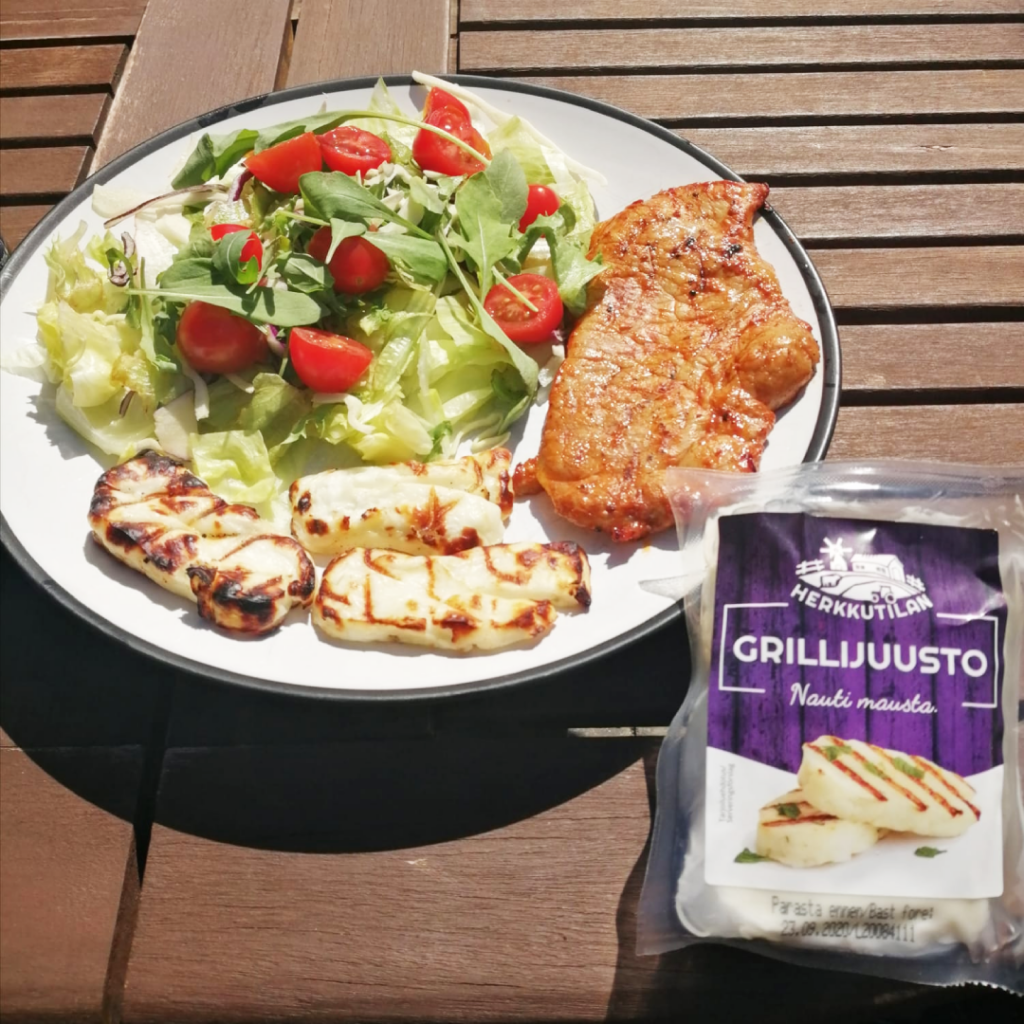 Grillijuusto salaatin lisukkeena